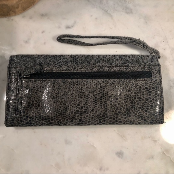 Kenneth Cole Reaction Snakeskin Print Wallet Black and Gray Color - Picture 5 of 7